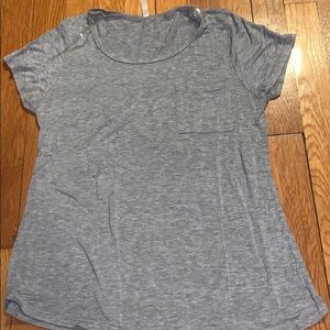 Light grey short sleeve tee